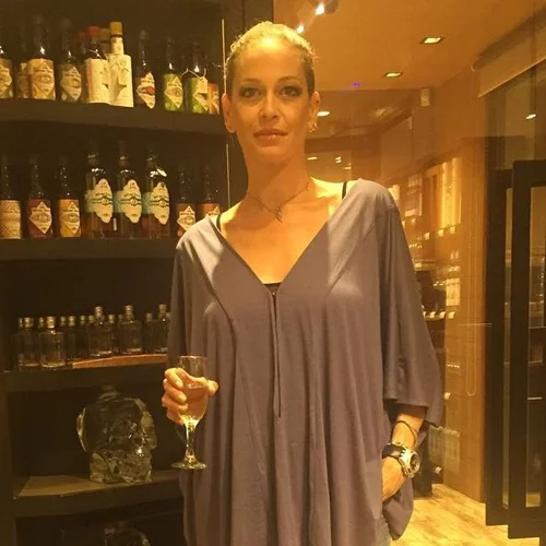 Ρέα Τουτουνζή: Δεν θα πιστεύετε τι χρώμα έβαψε τα μαλλιά της