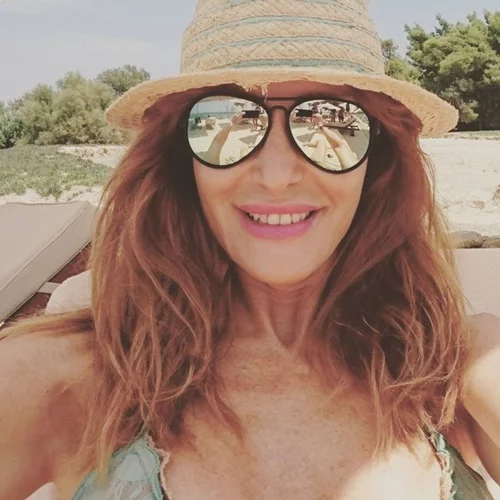 Βίκυ Χατζηβασιλείου: Πιο αποκαλυπτική και σέξι από ποτέ με μαγιό!