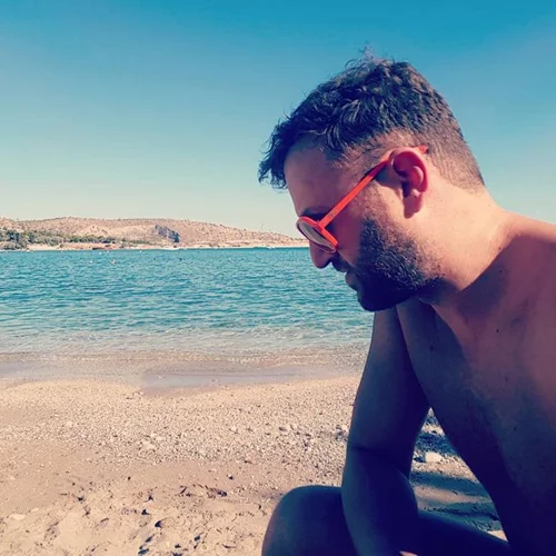 Αργύρης Αγγέλου: Το ξεκαρδιστικό βίντεο με την Σοφία Βογιατζάκη από την παραλία