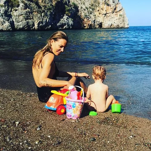 Βίκυ Καγιά: Κι όμως, μαθαίνει ιππασία στην κόρη της!