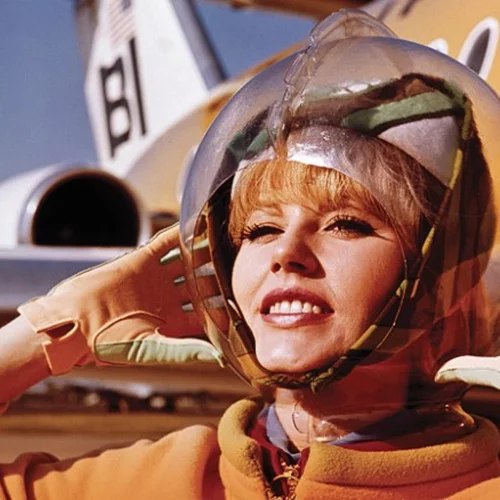 Αεροσυνοδοί: Οι πιο stylish στολές που έχουν φορέσει ανά τα χρόνια!