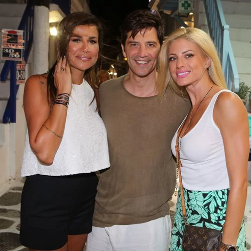 Σάκης Ρουβάς - Ευαγγελία Αραβανή: Η τυχαία συνάντησή τους στα σοκάκια της Μυκόνου