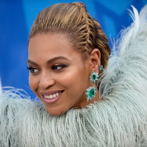 Η καλή, η κακή και η χειρότερη: Αυτά είναι τα beauty looks της βραδιάς των MTV Video Music Awards