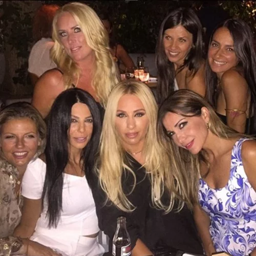 Γωγώ Μαστροκώστα: Γιόρτασε τα γενέθλιά της με τους διάσημους φίλους της