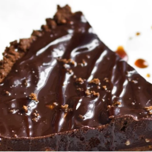 Έχουμε τη συνταγή για τάρτα σοκολάτας με 4 μόλις υλικά και χωρίς ψήσιμο