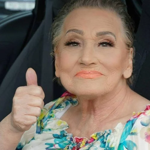 H 80χρονη γιαγιά που διδάσκει τέλειο contouring ξαναχτυπά!
