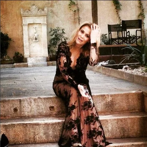 Κωνσταντίνα Μιχαήλ: Ποζάρει με εντυπωσιακό ολόσωμο μαγιό…. χωρίς ρετούς