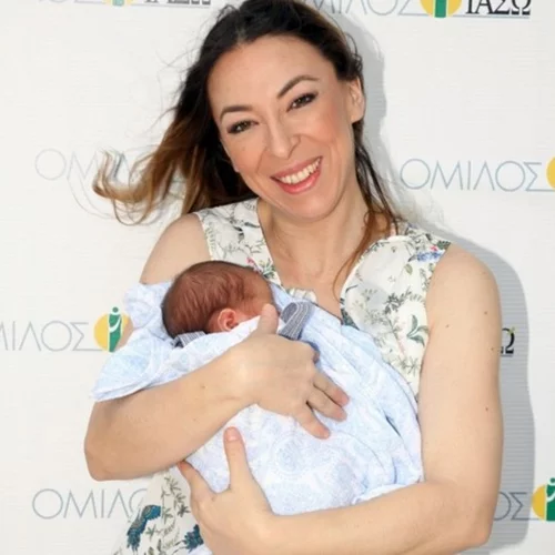 Αλίκη Κατσαβού: Οι νέες φωτογραφίες του νεογέννητου Φοίβου