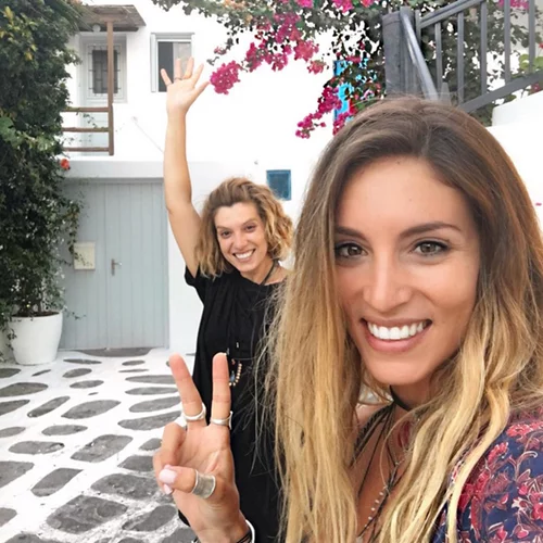 Αθηνά Οικονομάκου - Σύλβια Δεληκούρα: Παρέα στη Μύκονο