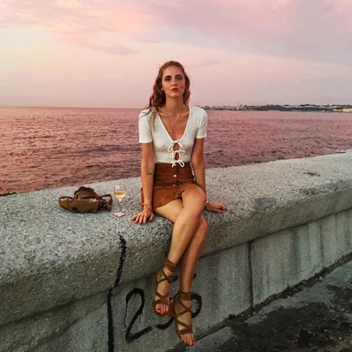 Mίνι φούστα: 6 stylish συνδυασμοί για να κάνεις σήμερα!