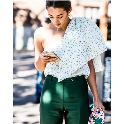 Το statement top που αγαπούν οι γυναίκες της μόδας