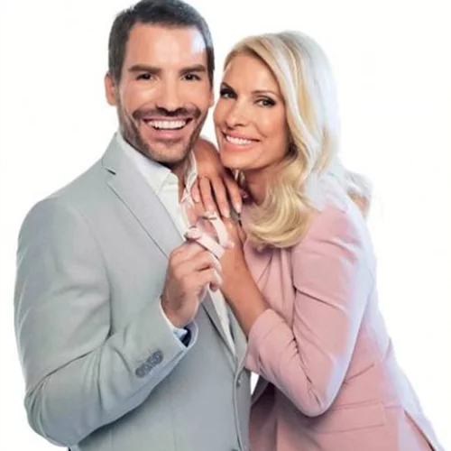 Ελένη Μενεγάκη: Τι φόρεσε στην φωτογράφησή της για την εκστρατεία κατά του Καρκίνου του Μαστού