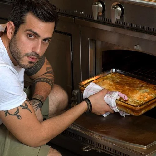 Γνώρισε καλύτερα το νέο sexy σεφ της Ελένης Μενεγάκη!