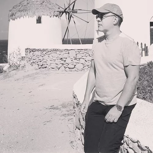 Φώτης Σεργουλόπουλος: Γιόρτασε τα γενέθλιά του με φίλους στην Μύκονο