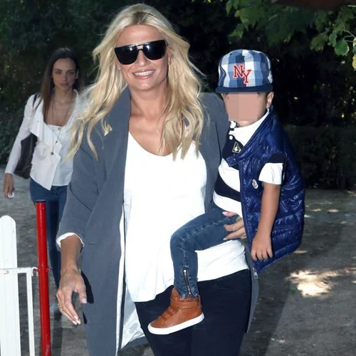 Φαίη Σκορδά: Η έξοδος με τα παιδιά της