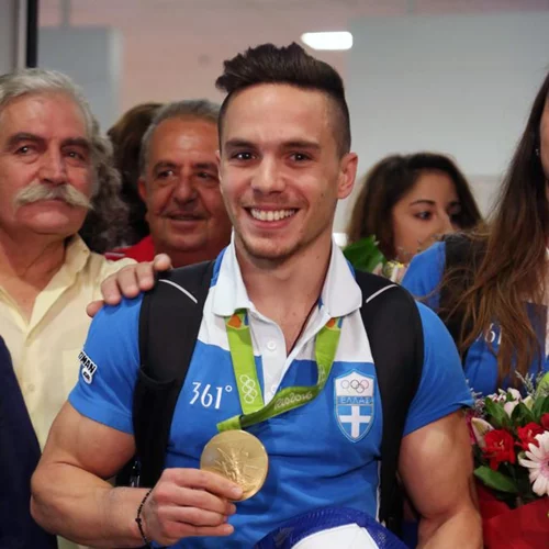 Λευτέρης Πετρούνιας: Διακοπές στην Μύκονο (video)