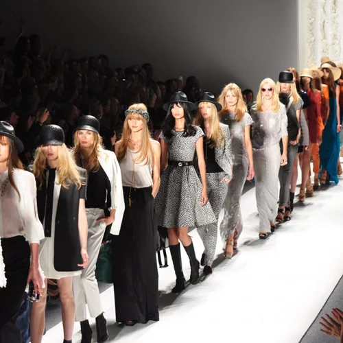 H παραμορφωμένη blogger από την Ινδία που θα περπατήσει στην Εβδομάδα Μόδας!