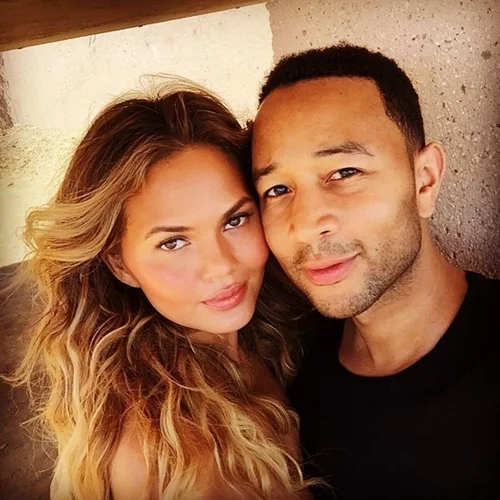 Couple goals | To ταξίδι της Chrissy Teigen και του John Legend στο Παρίσι για την επέτειο τους