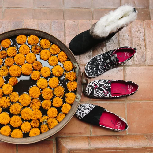 TOMS x Prabal Gurung: Η νέα συλλογή παπουτσιών του είναι εμπνευσμένη από το Nepal