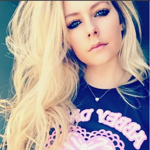 Avril Lavigne: Πέθανε το 2003(!);