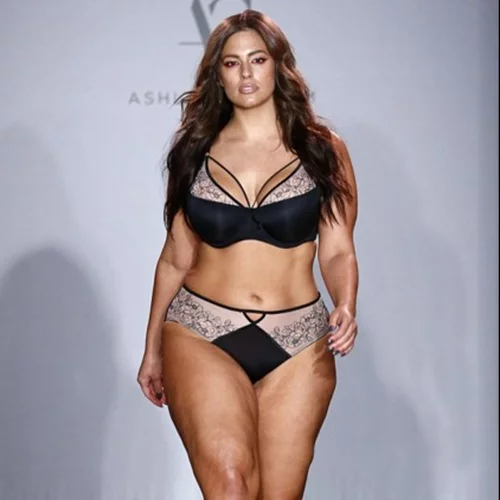 #NYFW: Η Ashley Graham περπατά στις πασαρέλες της Νέας Υόρκης