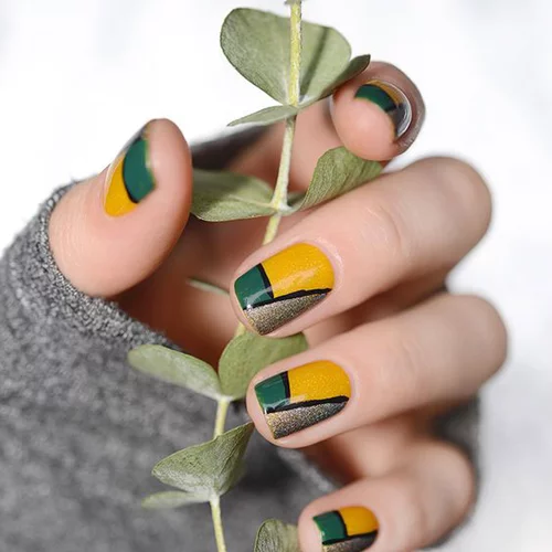 #maniMonday: Πώς θα κάνεις τα πιο εύκολα σχέδια νυχιών με glitter