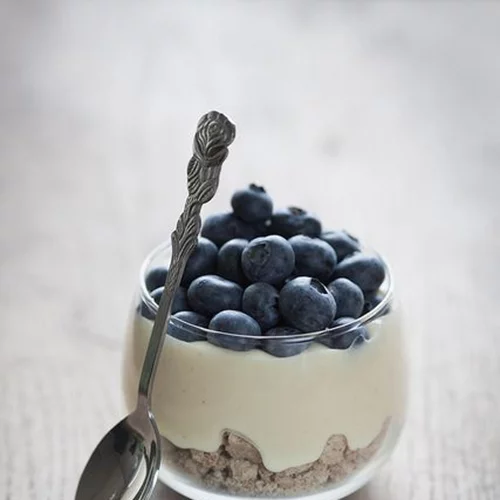 2 εύκολα γλυκά με γιαούρτι και φρούτα