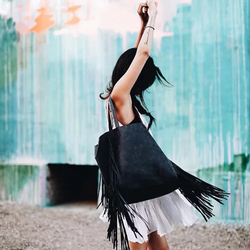 Μία πρόσφατη μελέτη λέει ότι το Facebook μπορεί να σε κάνει χαρούμενη