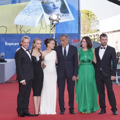 73ο Φεστιβάλ Βενετίας: Natalie Portman και Lily Rose Depp πιο εκθαμβωτικές από ποτέ