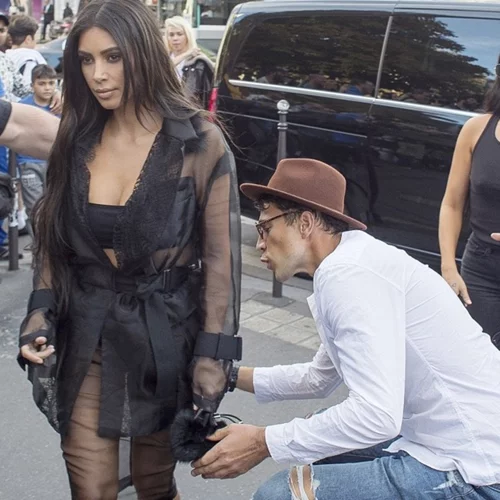 Kim Kardashian: Καρέ - καρέ η επίθεση που δέχθηκε από θαυμαστή της