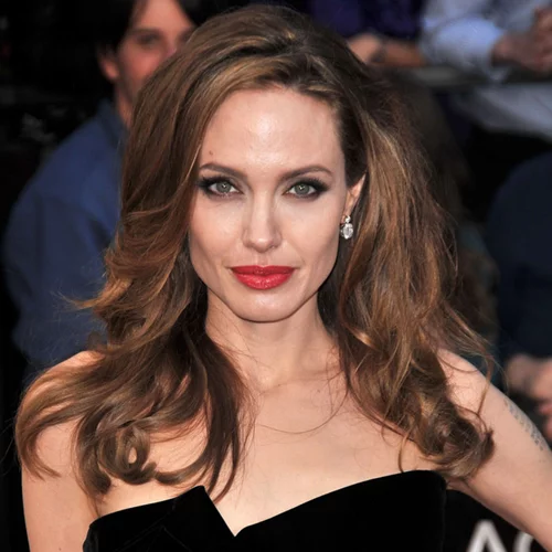 Angelina Jolie: Οι φωτογραφίες των τατουάζ που έκανε για τον Brad Pitt