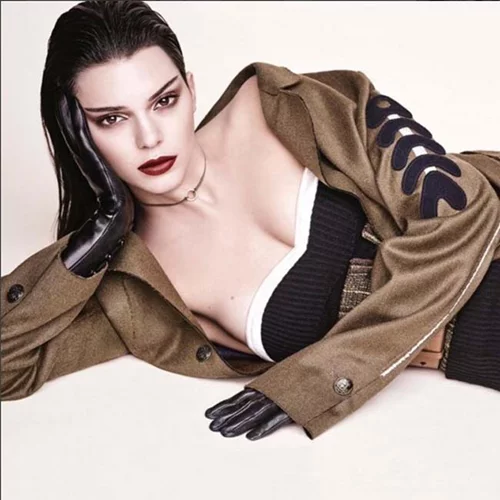 Kendall Jenner: Κι όμως, παίζει μπάσκετ φορώντας τακούνια! (video)