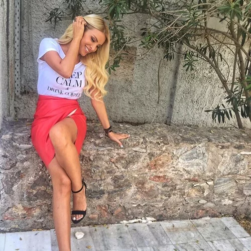 Κατερίνα Καινούργιου: Τι φόρεσε στην πρεμιέρα του «Φτιάξε Καφέ Να Στα Πω»;