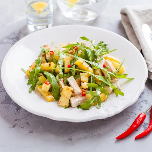 Κάνεις δίαιτα; Φτιάξε αυτή τη σαλάτα με ανανά