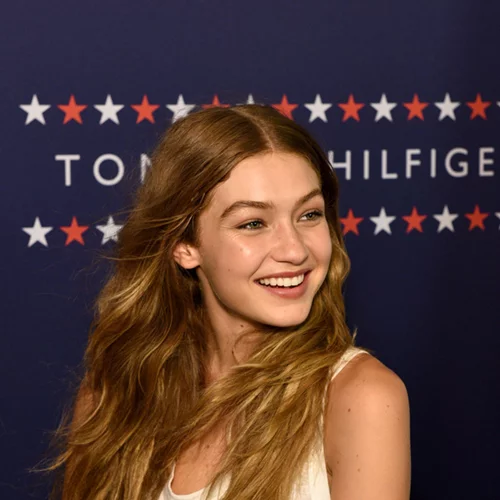 Gigi Hadid: Θα συνεργαστεί για μία ακόμα σεζόν με τον Tommy Hilfiger!