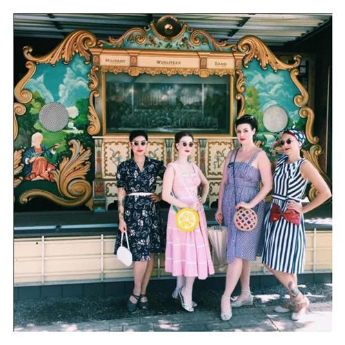 Vintage Glam: Τα πιο κομψά κορίτσια της Νέας Υόρκης δεν νοιάζονται για τις τάσεις