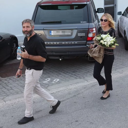 Αθερίδης- Καρύδη: Έξω από τo στούνιο μετά την πρεμιέρα της Ελένης Μενεγάκη