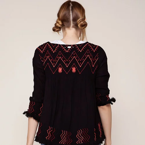 Κεντήματα: Η μεγαλύτερη τάση της σεζόν σε 6 υπέροχες μπλούζες