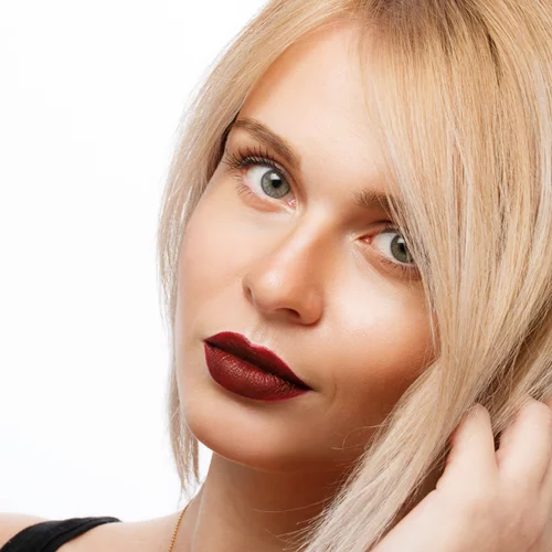 Σου αρέσουν τα σκούρα χείλη; Μόνο με αυτό τον τρόπο θα πετύχεις το τέλειο αποτέλεσμα