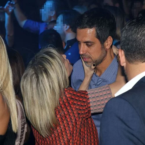 Νίκη Κάρτσωνα - Νίκος Χατζής: Τρυφερές στιγμές σε βραδινή έξοδο