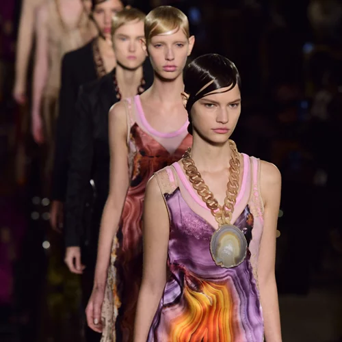 Givenchy: Τα ωραιότερα looks από το fashion show της συλλογής Άνοιξη/ Καλοκαίρι 2017