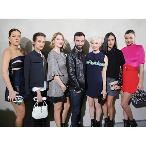 Louis Vuitton: Όλοι οι celebrities και οι πρώτες εικόνες από το fashion show του οίκου!
