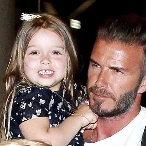 Harper Beckham: Είναι η πιο αξιολάτρευτη φαν του Justin Bieber (βίντεο)
