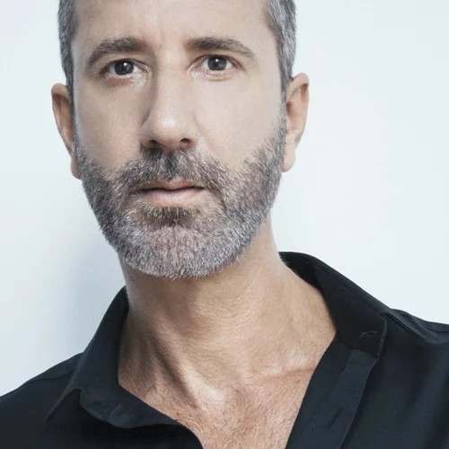 Ο κορυφαίος make up artist Μάνος Βυνιχάκης αποκαλύπτει όλα τα make up μυστικά