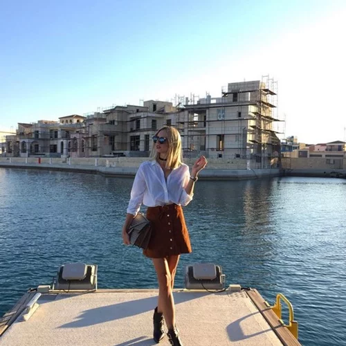 Star Style Tips: Αυτό είναι το βασικό κομμάτι της γκαρνταρόμπας των επωνύμων και πώς το συνδυάζουν