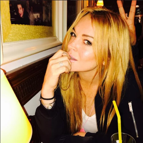 Lindsay Lohan: Καυτά φιλιά με τον Ντένη Παπαγεωργίου στο opening party