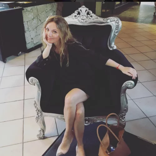 Geri Halliwell: Μας δείχνει για πρώτη φορά τη φουσκωμένη κοιλίτσα της!