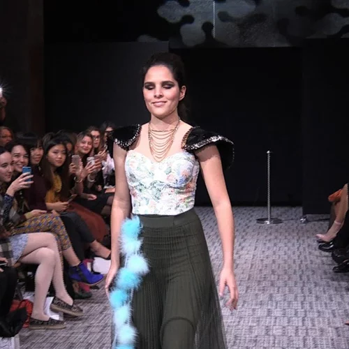 The Blind Fashion Show: Η εβδομάδα μόδας στο Παρίσι έκλεισε με μοντέλα χωρίς όραση