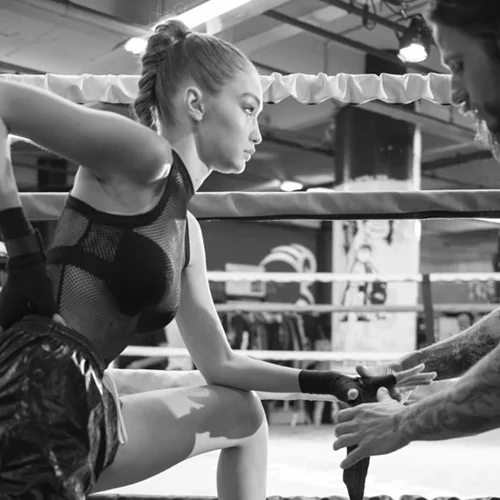 Gigi Hadid x Stuart Weitzman: Αυτές είναι οι μπότες με την υπογραφή του διάσημου μοντέλου