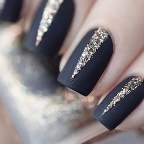 #maniMonday: Glitter στα νύχια - Ο σωστός τρόπος υιοθέτησης το trend για να μη δείχνεις υπερβολική!
